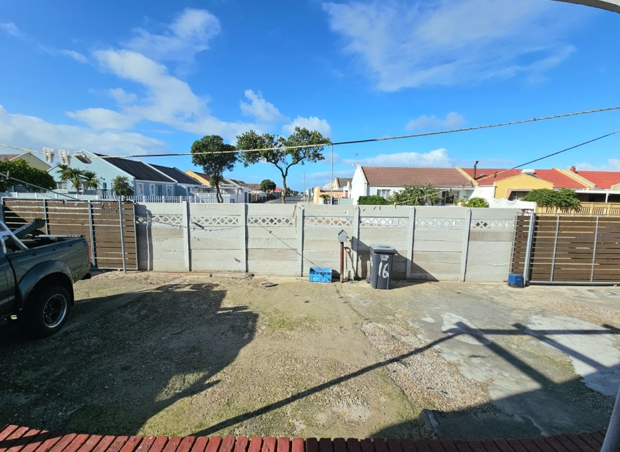 4 Bedroom Property for Sale in Strandfontein Village Western Cape